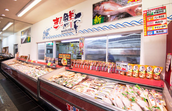 熊本県内8店舗のスーパー鮮魚コーナーにて小売販売しております。